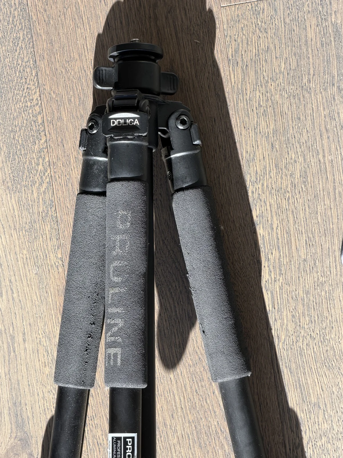 Dolica tripod body and foam grip condition