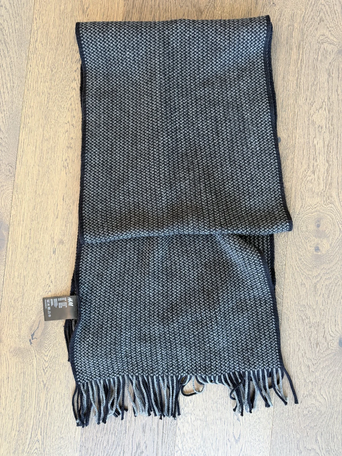 H&M Gray Scarf overall view